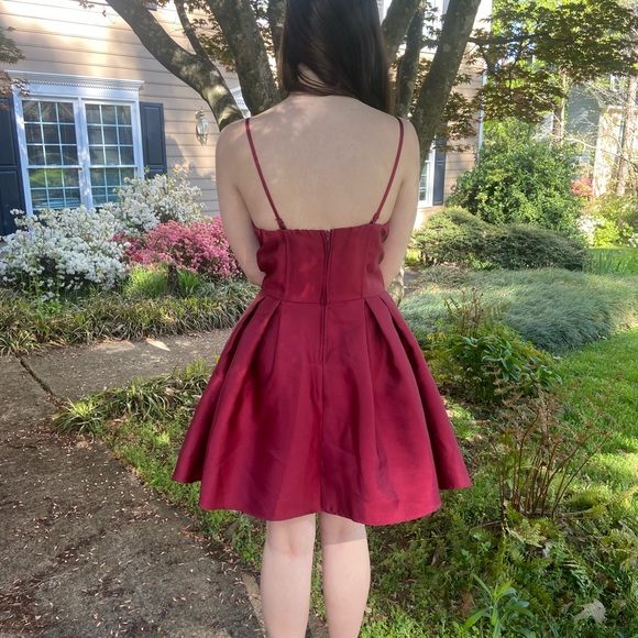 Burgundy dress with pockets & removable spaghetti straps - Picture 3 of 4